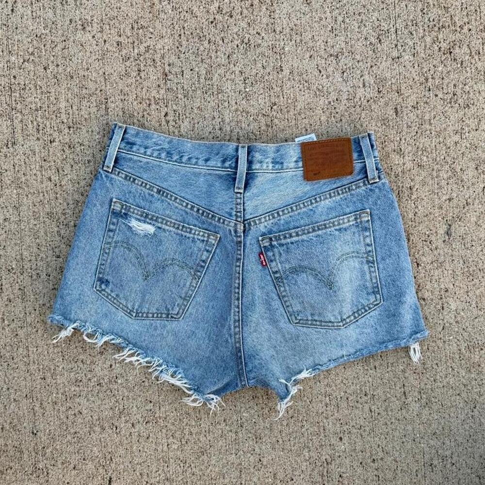 Levis 501 blue denim shorts womens 28"